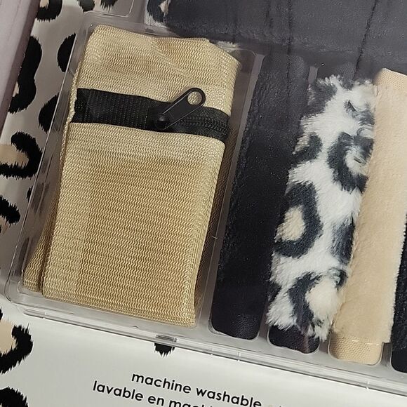 *NEW* The Original Makeup Remover - 7 Day Set with Laundry Bag - Picture 4 of 9